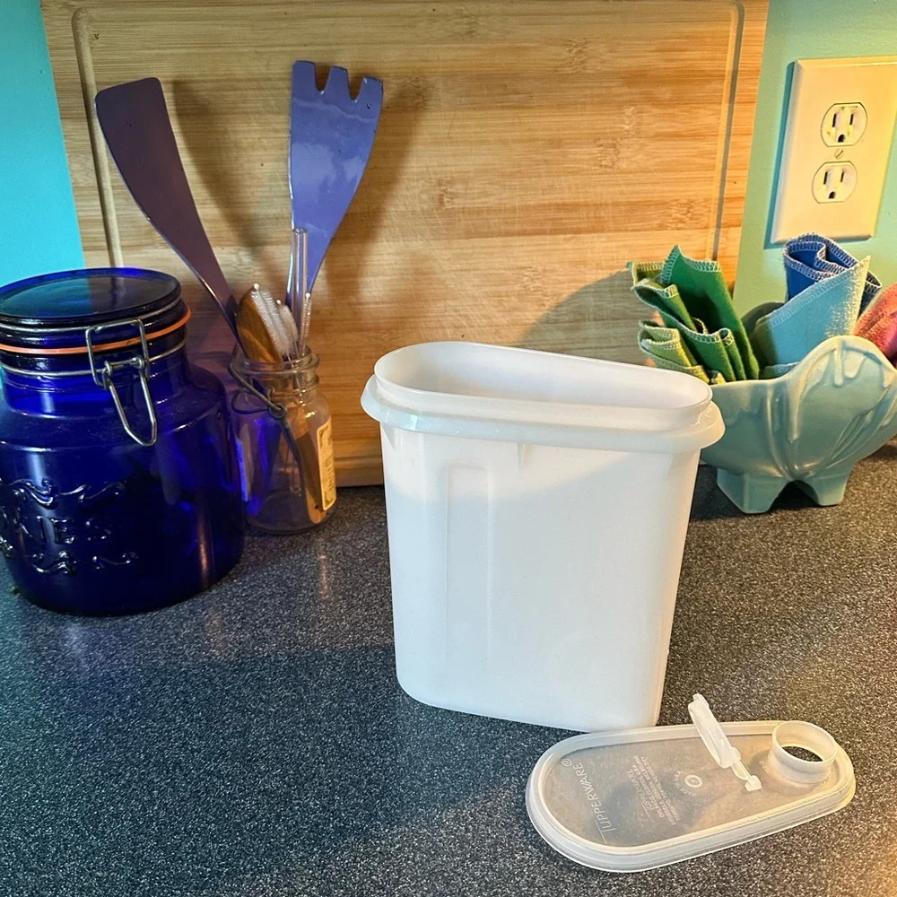 1970s Vintage Tupperware Flip Top Lid Clear Beverage Buddy Container Pitcher